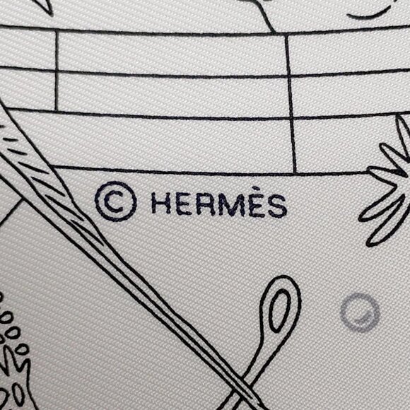 HERMES Carre90 Flagship Size 90 Silk Blanc/Black/Grease - Picture 4 of 6